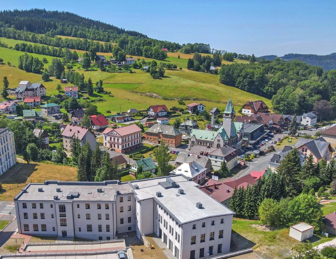 Residence Kotel Рокитніце-над-Їзероу Екстер'єр фото